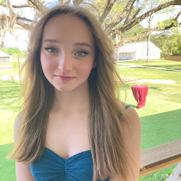 Meet your Posher, Cynthia - Picture 2 of 2